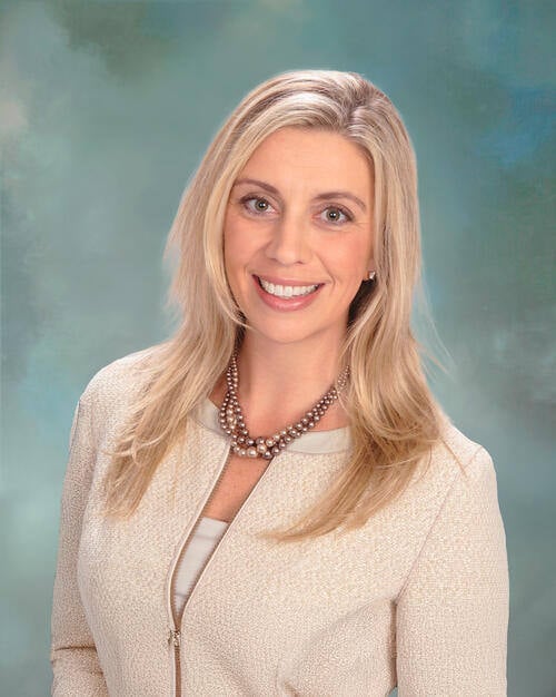 Lauren-Rebbelt-professional-background_Bio Headshot